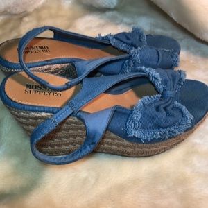 Adorable denim wedges with toe bows!